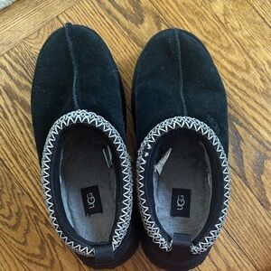 UGG women’s Black Slip-On Tazz platform size 9